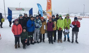 Zdjęcie przedstawia zawodników ZSMS Zakopane podczas Małopolskiej Ligi w Biegach narciarskich MSZS i PZN